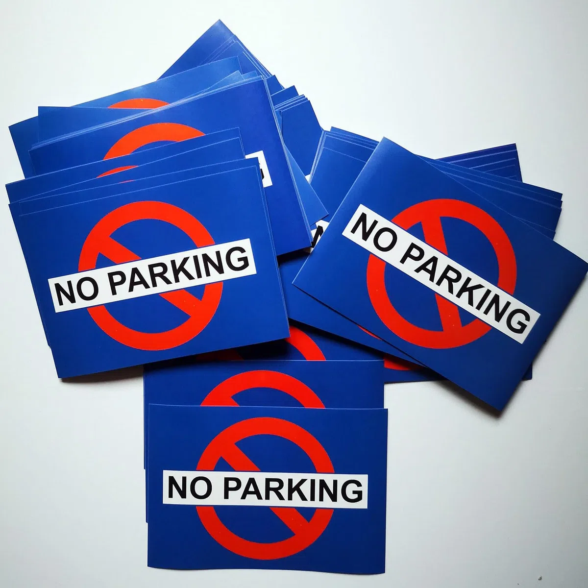 30 Aufkleber für Parkverbot. Verbotenes Parken. Schwer zu entfernende Sticker. Sehr abschreckend